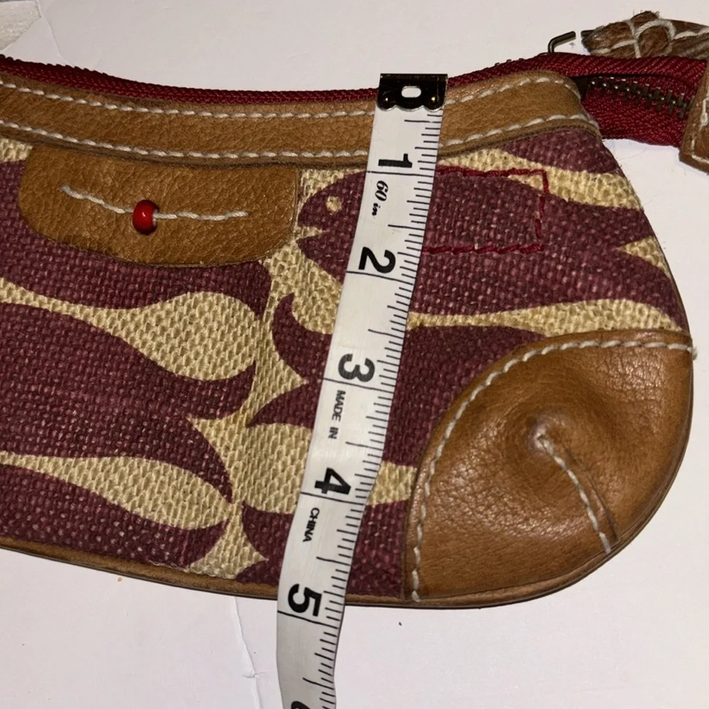 GAP RED AND TAN LEATHER FISH WRISTLET SUPER CUTE PRELOVED